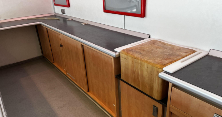 412707-verkaufsmobil-fleisch-und-wurst-10