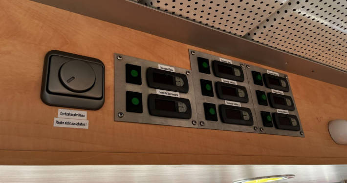 412707-verkaufsmobil-fleisch-und-wurst-12