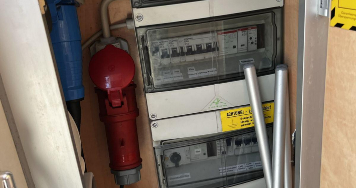 412707-verkaufsmobil-fleisch-und-wurst-14