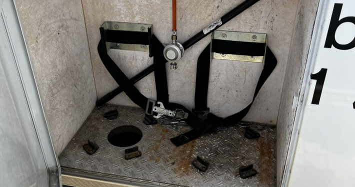 412707-verkaufsmobil-fleisch-und-wurst-15