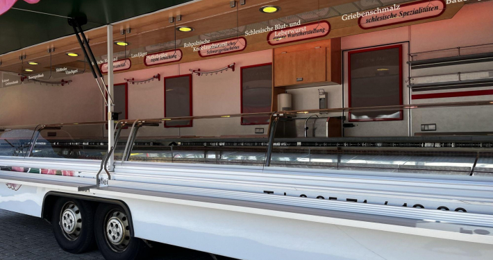 412707-verkaufsmobil-fleisch-und-wurst-5